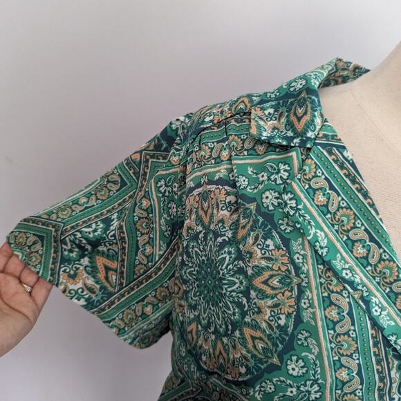 NEW Women's Eclair Green Paisley Silky Button Down Knot Front Blouse Large - Picture 6 of 7
